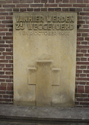 boudewijnsteur's tweet photo. Op deze dag in 1944 begon de razzia van Putten, waarbij het grootste deel van de volwassen mannen uit Putten werd afgevoerd naar concentratiekampen. 552 mensen kwamen om het leven. Het was een represaille tegen de aanslag op een Wehrmachtauto in de nacht daarvoor door het verzet https://t.co/kq7aokj56N