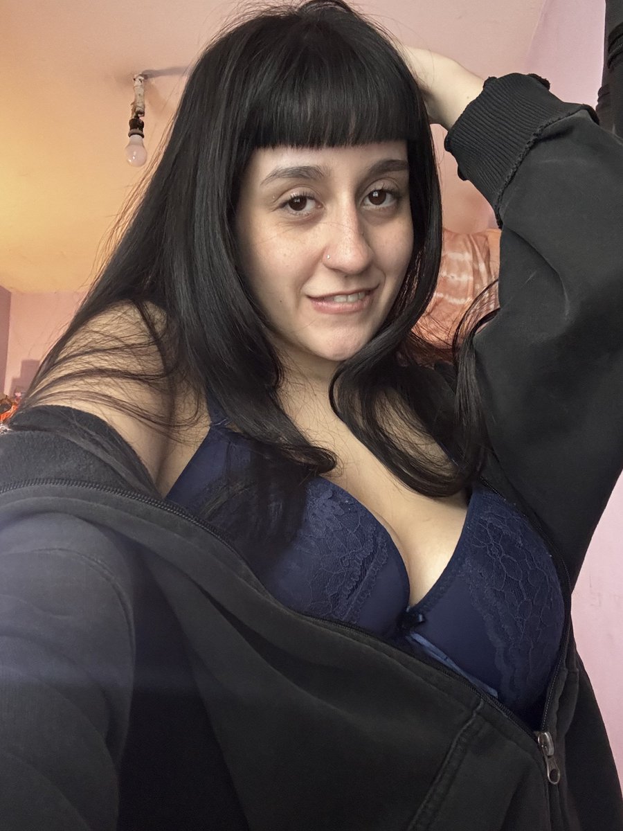 Bulemfm6e's tweet photo. smash or pass https://t.co/sidzVTriY0