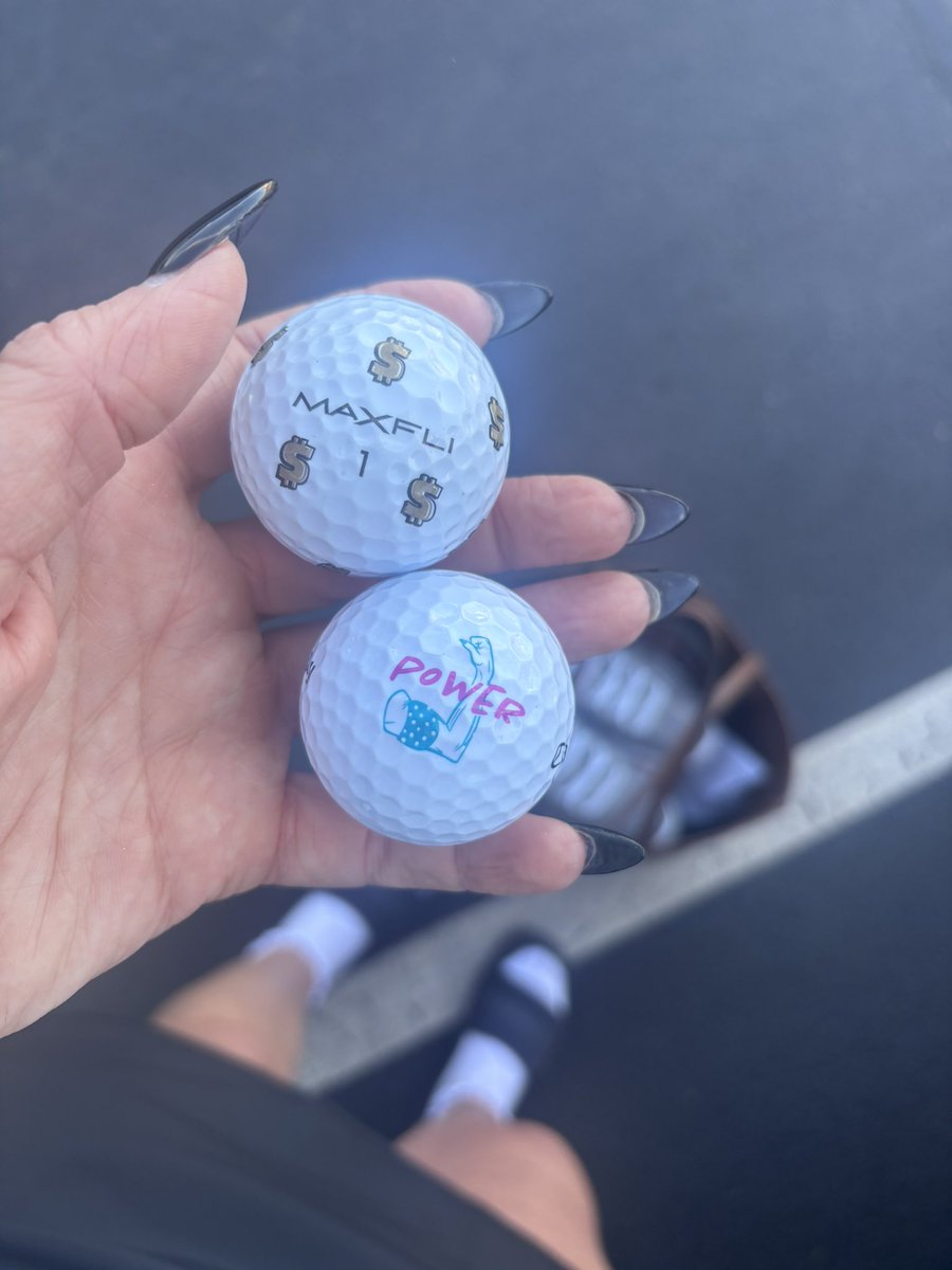 iSasha's tweet photo. Chat stays lying to me and I eat it up 🤣 also lost both these cute balls https://t.co/jNuTyKM2EN
