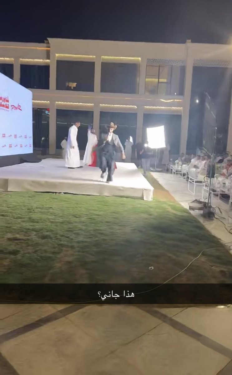 wstr_l's tweet photo. هل شكرت ربك اليوم انك مو احمد؟ https://t.co/aL755RdZtl