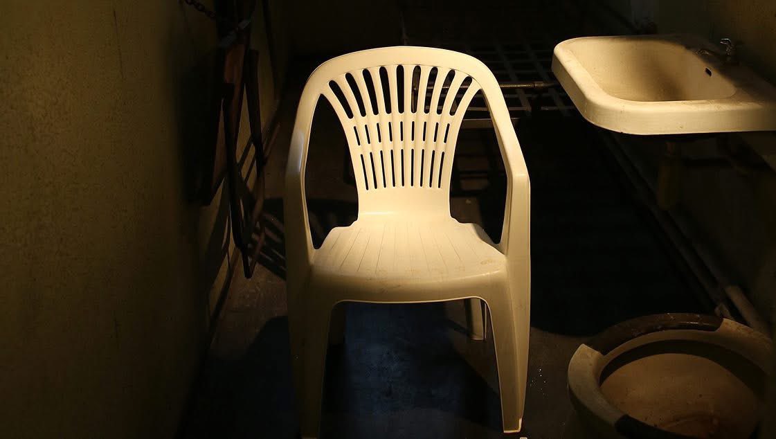 odakdunyam's tweet photo. 29 Ağustos 2020’de plastik bir sandalye üzerinde insanlık öldü.

KHK’lı polis Mustafa Kabakçıoğlu/Gümüşhane Cezaevi 

HerEmanet BirTanık https://t.co/S7voKtkEUp