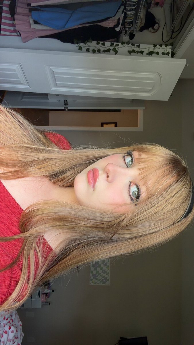 blushandbows's tweet photo. I did my makeup and I feel really cute (๑ᵔ⤙ᵔ๑) https://t.co/vjV6irchWe
