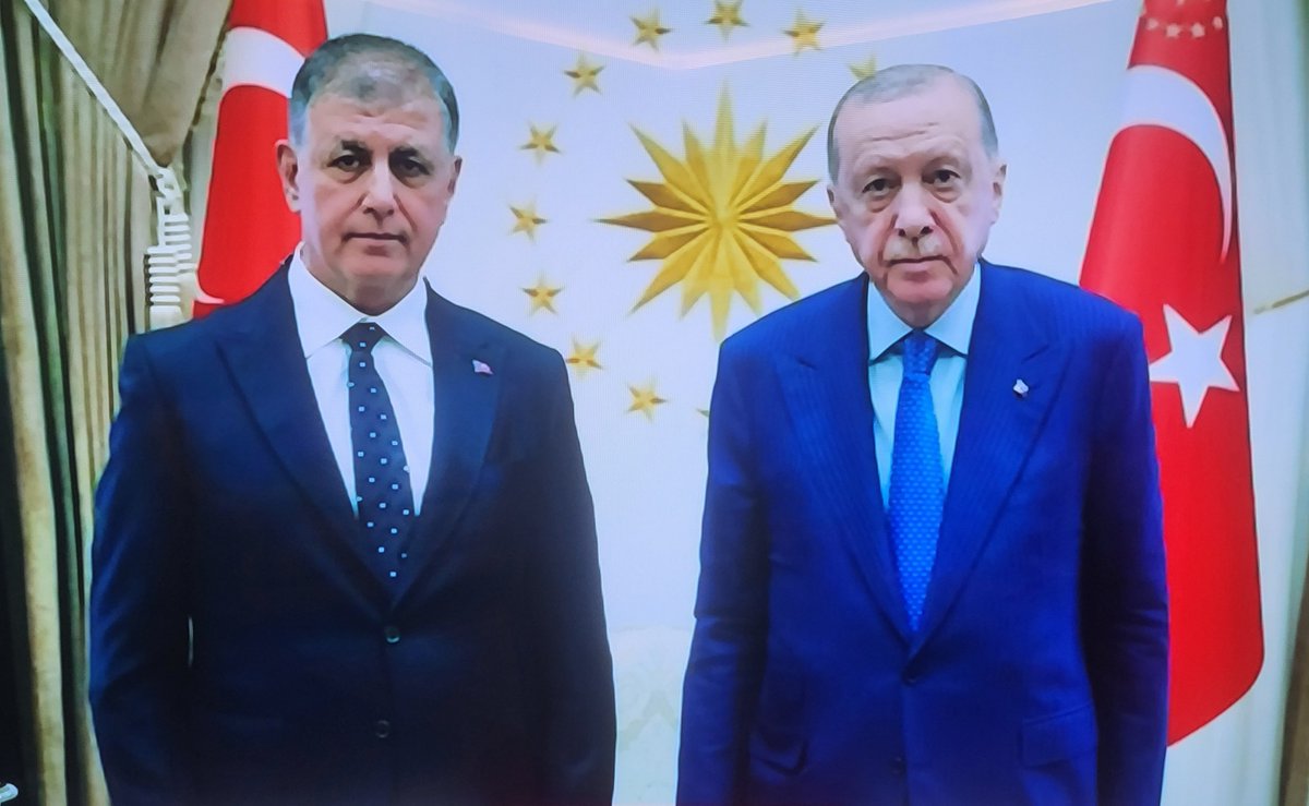 TCAytunCiray's tweet photo. Uzun zamandan beri beklenen görüşme gerçekleşmiş.
Kemal Bey, Özgür Özel'e bunu aday yapma dediği 4 kişiden biridir.
Cemil Tugay ister AKP'ye geçsin ister geçmesin -ki geçecek- 
onu ve AKP'ye geçen tüm belediye başkanlarını atayan Sn Özgür Özel bunun siyasal sorumlusudur.
Özgür Özel devlet yönetemez derken asla duygusal davranmadım.
@herkesicinCHP @yenipartiyiz