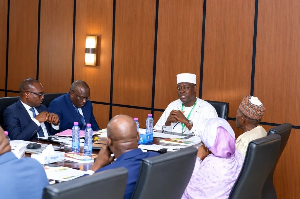 Sir_Alain18's tweet photo. Fraude : le #Niger s’inspire du #Togo

L’#ARCOP_Niger échange à #Lomé sur les mécanismes togolais de régulation et de contrôle des marchés publics. https://t.co/lbj51pyQfk