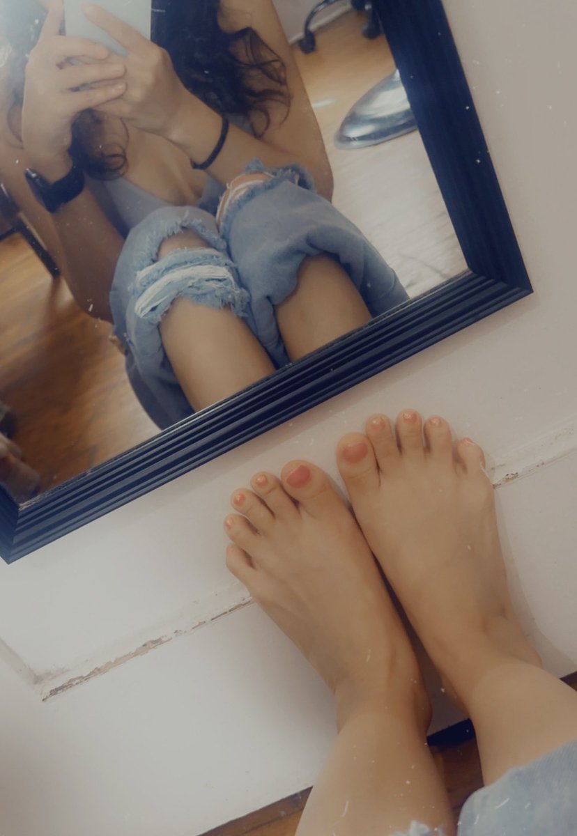 Isabelwuja9's tweet photo. Barefoot tease you cannot look away from.
#OnlyFansPromoPage #exclusivecontent #feetfetısh #feetworshi̇p #onlyfans https://t.co/lLYyXN0MMZ
