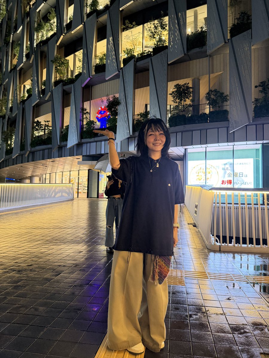 aiko_dochibi's tweet photo. 先日阪急梅田に行きました！沢山ある広告看板の中に私の名前を見つけて嬉しいし、もっと頑張るぞと言う気持ちで体がぱちぱちになりました！本当にありがとうございます。おかえりなさいってこんなに嬉しい言葉なんやなって沁み渡りました🥰さちさちさちさちさちさち。。。:(；ﾞﾟ'ωﾟ'): https://t.co/nu4blLeVei