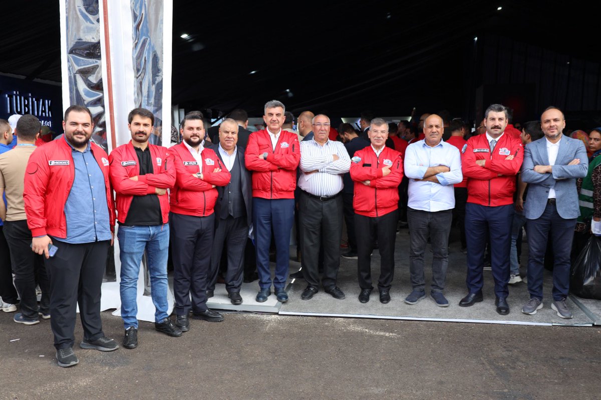 furkankucukk_'s tweet photo. Tarihin sıfır noktasından geleceğin gökyüzüne uzanan teknoloji heyecanı Şanlıurfa’mızda 🚀🇹🇷

TEKNOFEST Yönetim Kurulu Başkanı Sayın @Selcuk Bayraktar, Sanayi ve Teknoloji Bakanımız Sayın @mfatihkacir, 
İl Başkanımız, Milletvekillerimiz, Teşkilatımız ve kıymetli hemşehrilerimizle birlikte TEKNOFEST GÜNEYDOĞU’nun coşkusuna ortak oluyoruz! 🔥

4 Ekim’e kadar Şanlıurfa GAP Havalimanı’nda sürecek bu büyük teknoloji buluşmasına tüm gençlerimizi, hemşehrilerimizi ve aziz milletimizi bekliyoruz! ✈️🚀

#TeknofestGüneydoğu #TEKNOFEST #TeknofestŞanlıurfa

@avyusufibis @bybekirbozdag @osmannazlier @milhamigunbegi @fatihseyrekk @akgencliksurfa
