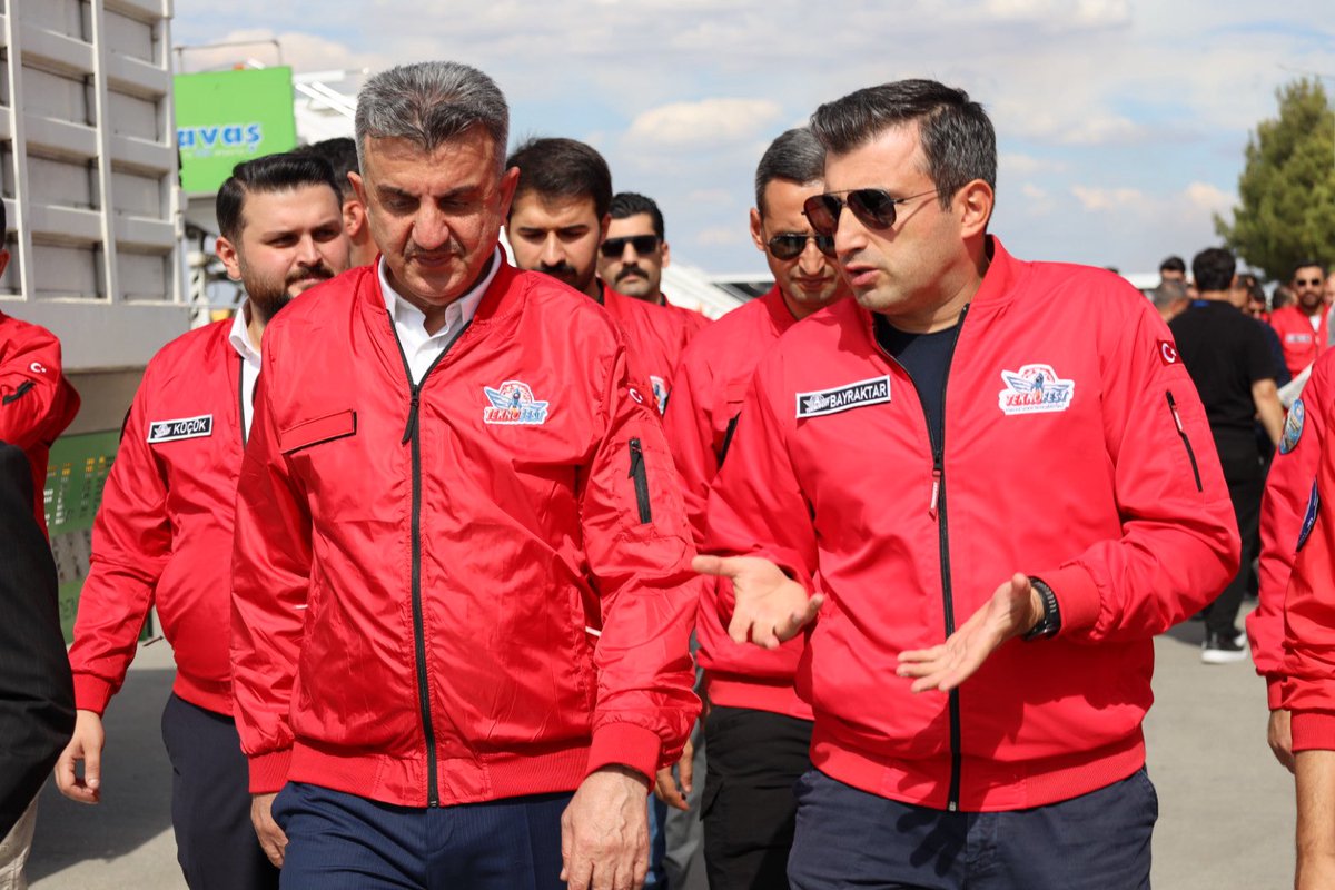 furkankucukk_'s tweet photo. Tarihin sıfır noktasından geleceğin gökyüzüne uzanan teknoloji heyecanı Şanlıurfa’mızda 🚀🇹🇷

TEKNOFEST Yönetim Kurulu Başkanı Sayın @Selcuk Bayraktar, Sanayi ve Teknoloji Bakanımız Sayın @mfatihkacir, 
İl Başkanımız, Milletvekillerimiz, Teşkilatımız ve kıymetli hemşehrilerimizle birlikte TEKNOFEST GÜNEYDOĞU’nun coşkusuna ortak oluyoruz! 🔥

4 Ekim’e kadar Şanlıurfa GAP Havalimanı’nda sürecek bu büyük teknoloji buluşmasına tüm gençlerimizi, hemşehrilerimizi ve aziz milletimizi bekliyoruz! ✈️🚀

#TeknofestGüneydoğu #TEKNOFEST #TeknofestŞanlıurfa

@avyusufibis @bybekirbozdag @osmannazlier @milhamigunbegi @fatihseyrekk @akgencliksurfa