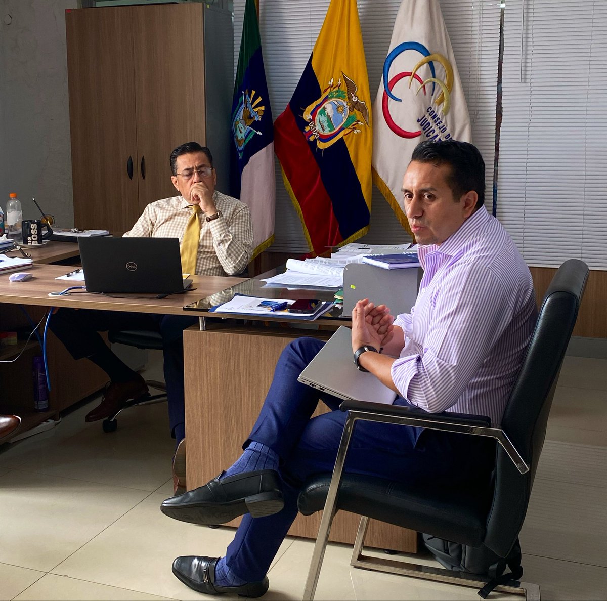 StaElenaCJ's tweet photo. 📮 Como acción inmediata, implementaremos buzones de atención ciudadana en las unidades judiciales de #SantaElena. 

Este mecanismo te permitirá reportar novedades de forma directa y segura. 
Tu voz nos ayuda a garantizar un servicio eficiente. 🤝  #JusticiaConIndependenciaCJ https://t.co/1IWjwQmy2n