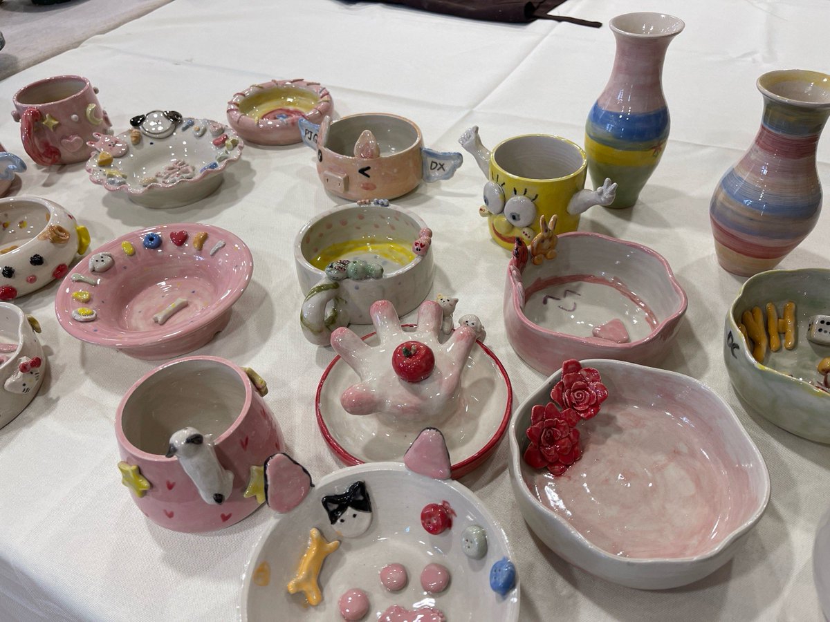 garygarn_34_4b9's tweet photo. Today I saw a cute ceramic handicraft shaped like my idol Ji Yong at the fair! Such a lovely souvenir. https://t.co/muRDog7sDb