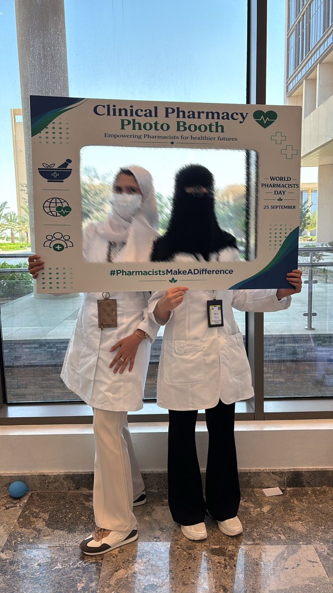 JusttJanaa's tweet photo. World Pharmacists Day 💊🤍
A little moment from a special day
#يوم_الصيدلي_العالمي https://t.co/gBfxxb7Vzd