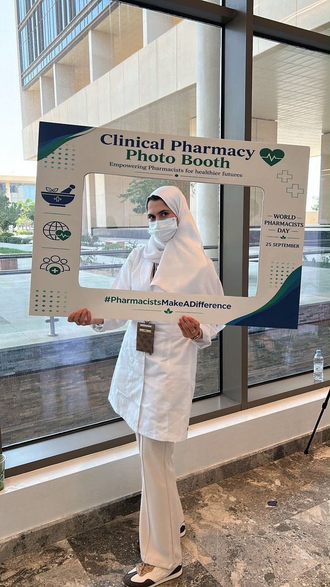 JusttJanaa's tweet photo. World Pharmacists Day 💊🤍
A little moment from a special day
#يوم_الصيدلي_العالمي https://t.co/gBfxxb7Vzd