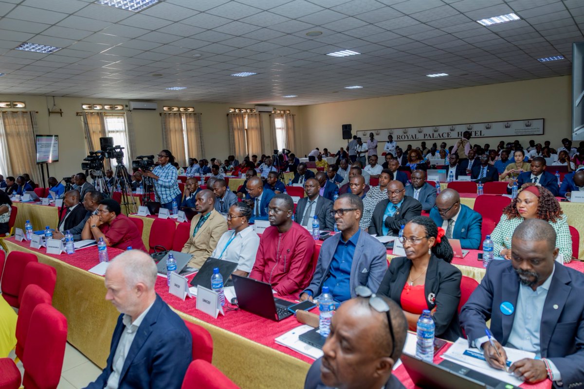 OPDD_Burundi's tweet photo. SE @Burundi1stLady a rehaussé de sa présence, ce 30.9.2026 à #Bujumbura l’Atelier National de Capitalisation des Acquis du Projet Modèle de Développement de la Petite Enfance de Kayanza, de partage d’expériences et de plaidoyer en faveur de la petite enfance au Burundi. https://t.co/IPtnUaLncj