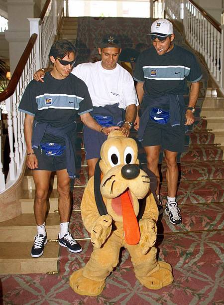 filsfever's tweet photo. 98 fifa world cup: trip to EuroDisney featuring the italy football players https://t.co/2Sd6R6K2yu