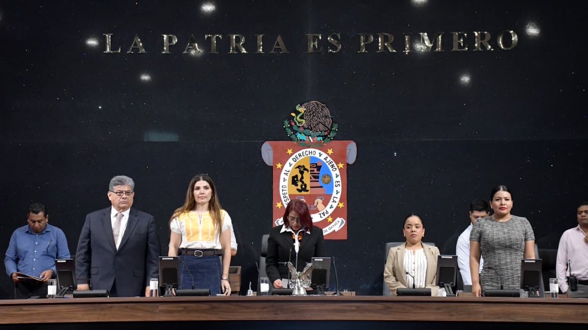 Javier_CasiqueZ's tweet photo. Hoy quedó instalada la Diputación Permanente del @CongresoOaxaca_, de la que  formo parte como secretario.
Asumo esta responsabilidad con el compromiso y disposición para dar continuidad al trabajo legislativo, atender los asuntos de nuestra agenda y seguir cumpliendo con las y los oaxaqueños.