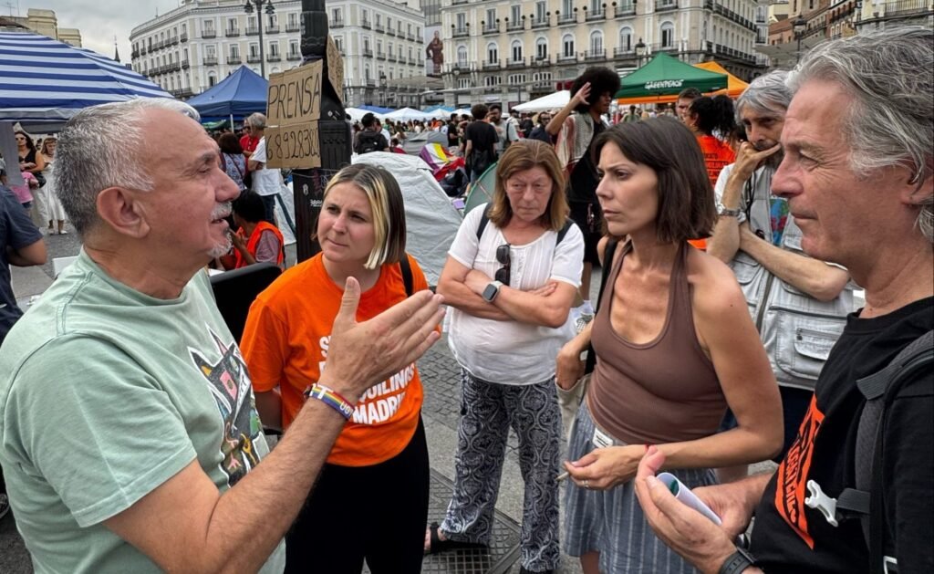 Actualidad_Pol's tweet photo. 🇪🇸 UGT y CCOO decidirán este viernes si convocan una Huelga General por "Maricarmen"

"El Precio de la gasolina y de la cesta de la compra pueden ESPERAR" https://t.co/hf2B2T5O7H