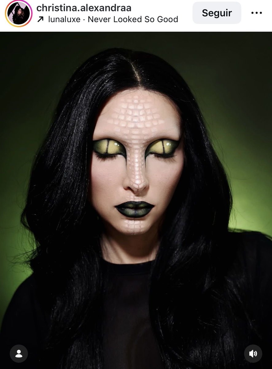 pinkglitterie's tweet photo. The eye makeup is crazyyy https://t.co/AMCM6i7qzI