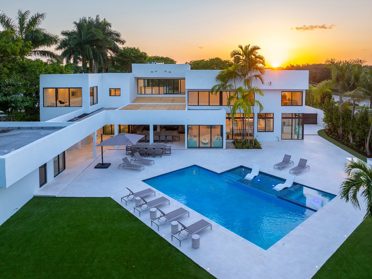 JatinaGroup's tweet photo. 📍 Miami, FL
• 11 bedrooms
• 9.5 bathrooms
• 20 guests
• 7,708 sqft living space

———
Jatina Group
Info@JatinaGroup.com https://t.co/u4HErtjgn8