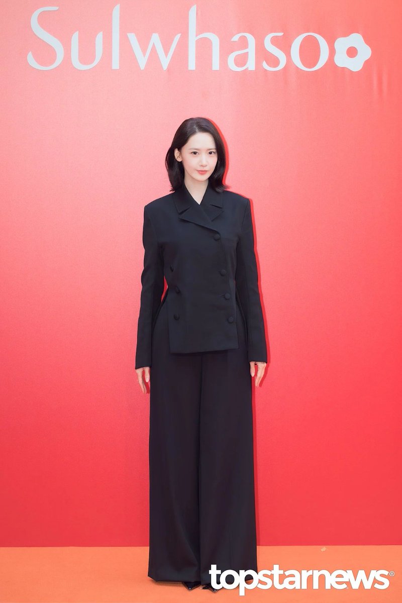 pannchoa's tweet photo. Knets grow tired of SM always styling SNSD Yoona in the same "boring" way
https://t.co/rW4Cxjcrer https://t.co/rxdt3Uav1Q