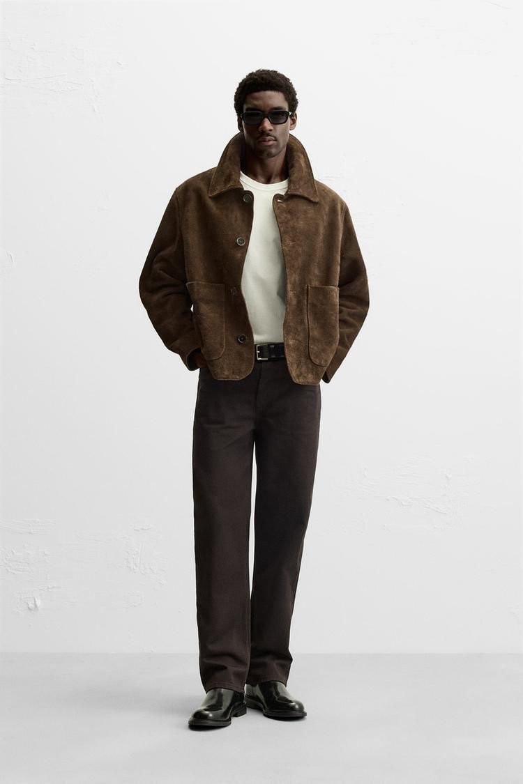 rachcorrine's tweet photo. Basic boy fall. Ways to suede part 2 (or 3 I’ve lost track). Denim + white tee. Dark brown or black chinos + nice crewneck (sweater or waffle knit). Denim + navy v-neck (subtle!) layered over white tee. Fatigue + knit zip up (he’s zipping it weird don’t do that) layered over a tee. All with boots. Chelsea chukka western or military. (Maybe start with black Chelsea then brown chukka or brown second boot.)
