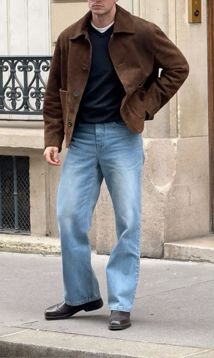 rachcorrine's tweet photo. Basic boy fall. Ways to suede part 2 (or 3 I’ve lost track). Denim + white tee. Dark brown or black chinos + nice crewneck (sweater or waffle knit). Denim + navy v-neck (subtle!) layered over white tee. Fatigue + knit zip up (he’s zipping it weird don’t do that) layered over a tee. All with boots. Chelsea chukka western or military. (Maybe start with black Chelsea then brown chukka or brown second boot.)