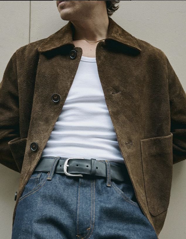 rachcorrine's tweet photo. Basic boy fall. Ways to suede part 2 (or 3 I’ve lost track). Denim + white tee. Dark brown or black chinos + nice crewneck (sweater or waffle knit). Denim + navy v-neck (subtle!) layered over white tee. Fatigue + knit zip up (he’s zipping it weird don’t do that) layered over a tee. All with boots. Chelsea chukka western or military. (Maybe start with black Chelsea then brown chukka or brown second boot.)