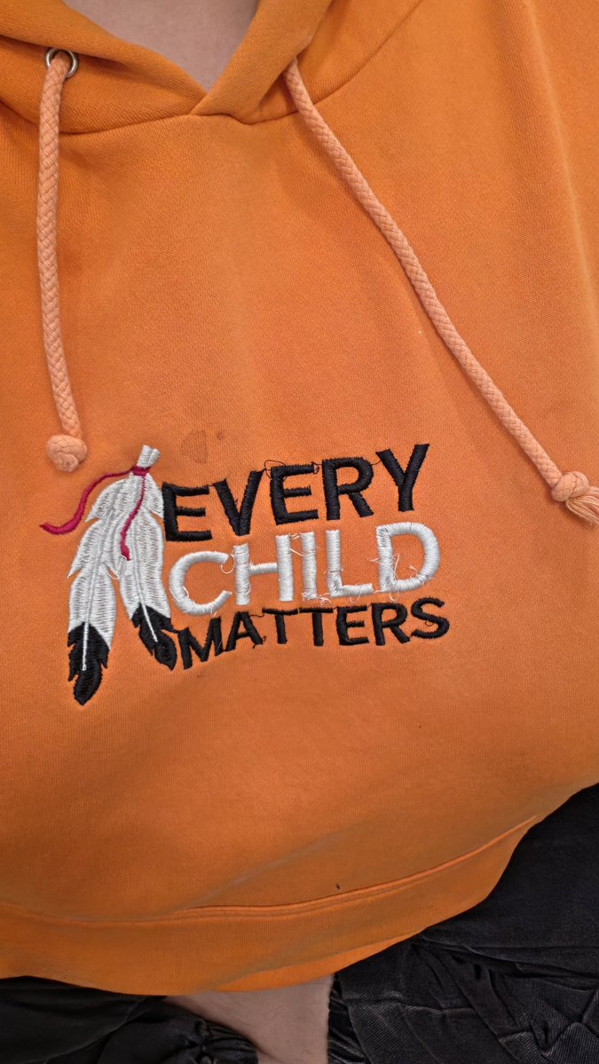 ComradeRelics's tweet photo. Truth and reconciliation day!! 
Be sure to check in on your local elders, check on thier wellness and feed them good. 

Thier resilience is the reason I can call myself cree. 
https://t.co/uJsAiP09q4 https://t.co/Y7b4TJMIkK