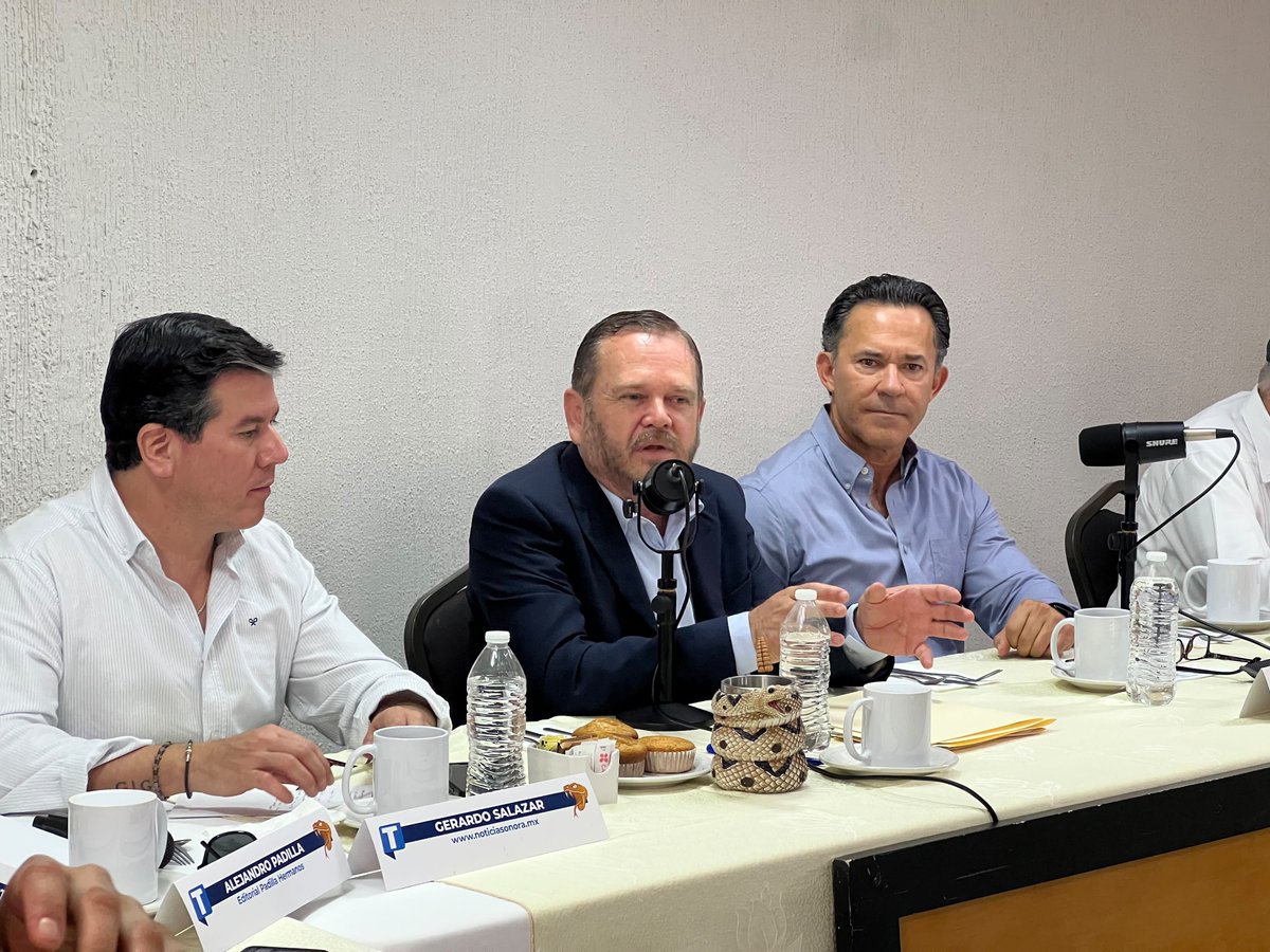 azsonnoticias's tweet photo. 🗳️ ¿Sonorense viviendo en Arizona?

Más de 11 mil sonorenses están registrados en el extranjero, pero no podrán votar desde fuera de México en 2027 

Nery Ruiz, del @IEESonora, explica en @MesaCancun qué opciones tendrán quienes crucen a votar.

Nota en https://t.co/YaBBJkKfzx https://t.co/bAqvHeXSw4