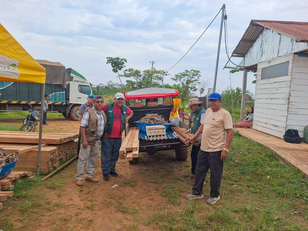agroruralPER's tweet photo. 📍#MadreDeDios | 🚨 ¡158 familias productoras reciben nuevos kits para fortalecer su producción agropecuaria!
Agro Rural del Midagri realizó la segunda entrega de 158 kits productivos a familias de Iberia, Iñapari y Tahuamanu, en la provincia de Tahuamanu. https://t.co/PRSECTZWOm