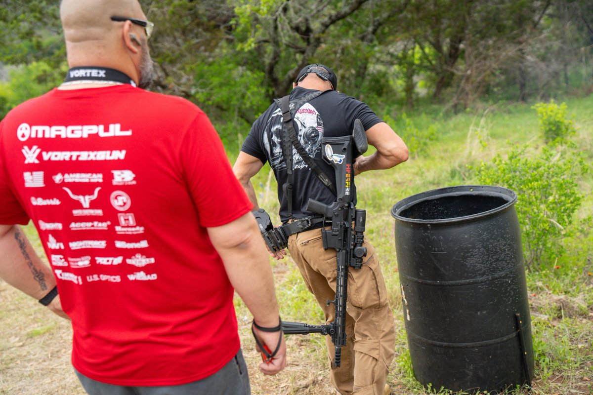 _HIPERFIRE's tweet photo. 3-Gun punishes hesitation between targets more than almost anything else, and the trigger is part of how fast you recover. A reset you can trust without looking lets your eyes lead and your finger follow.
#HIPERFIRE #3Gun #competitionshooting #MadeInUSA https://t.co/dJQgXR809x