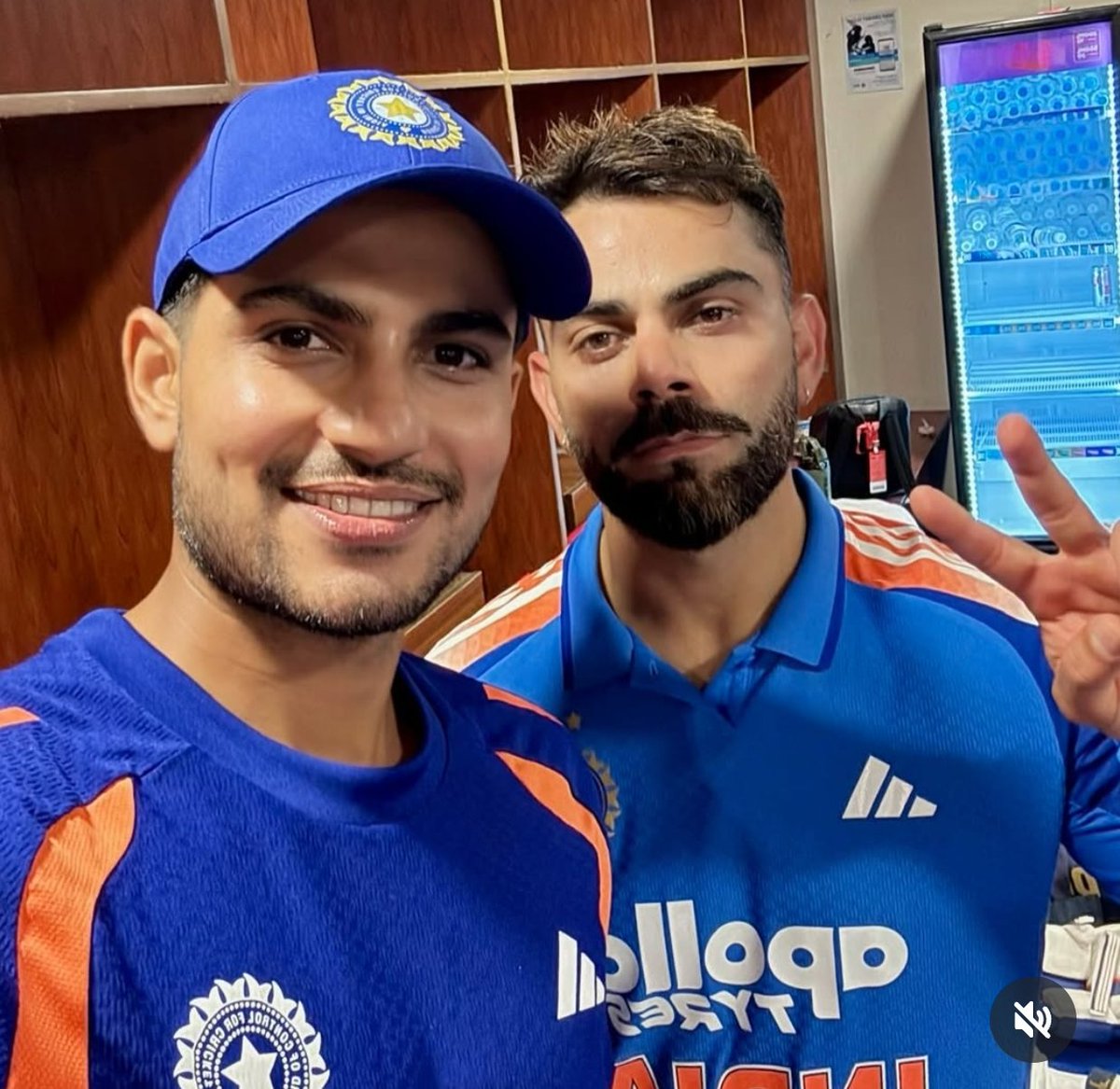 CricCrazyJohns's tweet photo. First match with Kohli ✅
Second match with Rohit ✅

Captain Shubman Gill 😍❤️ https://t.co/uS9UdR0VCp