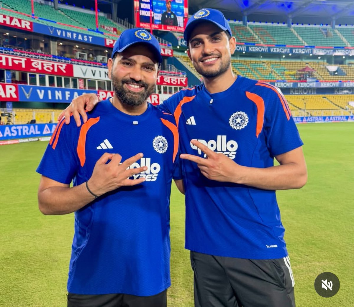 CricCrazyJohns's tweet photo. First match with Kohli ✅
Second match with Rohit ✅

Captain Shubman Gill 😍❤️ https://t.co/uS9UdR0VCp