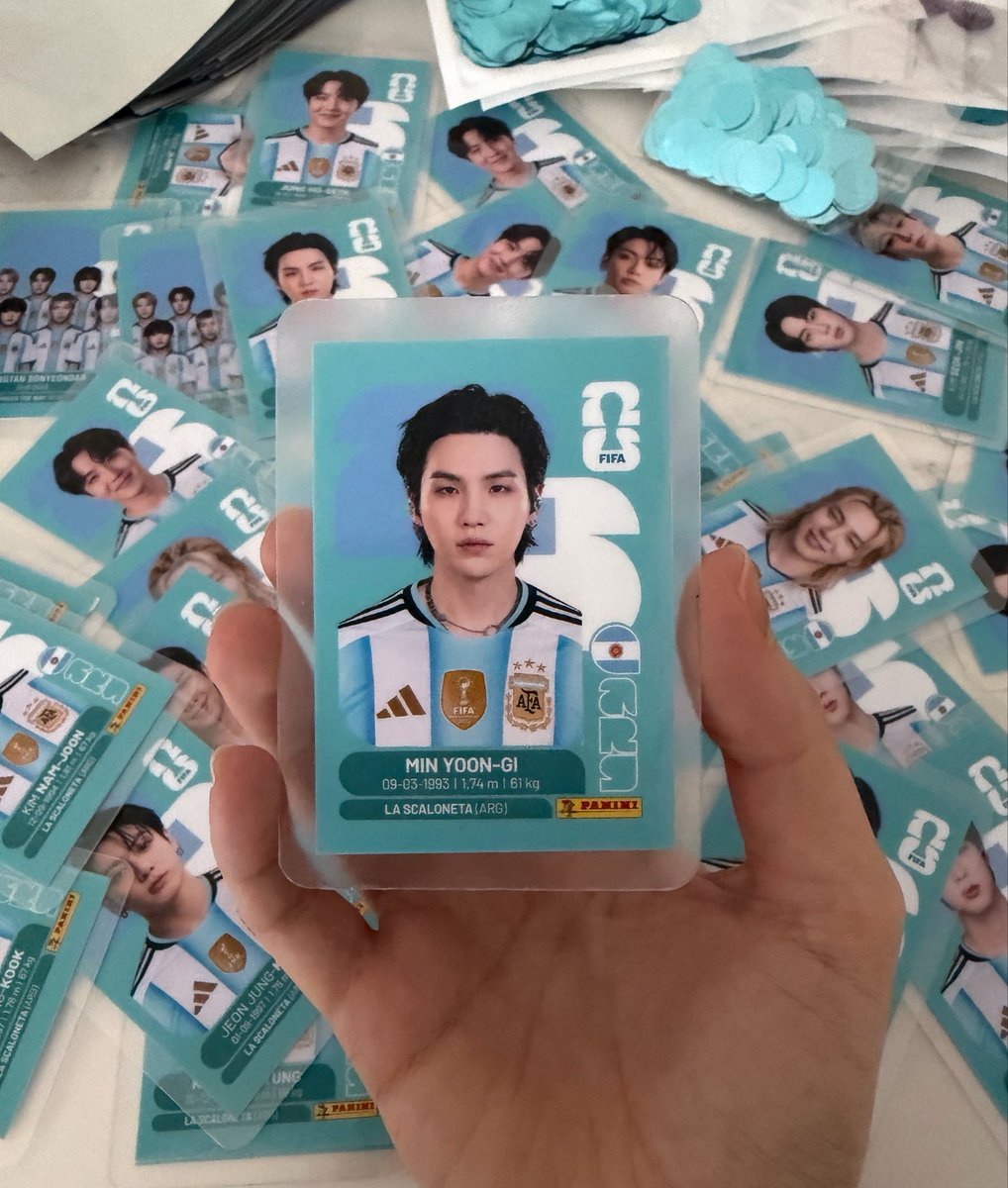 dreamrlty's tweet photo. Arrancó la operación freebies para ustedes, armys de mierda 🫡🩵 https://t.co/fNSwVZ3zWZ