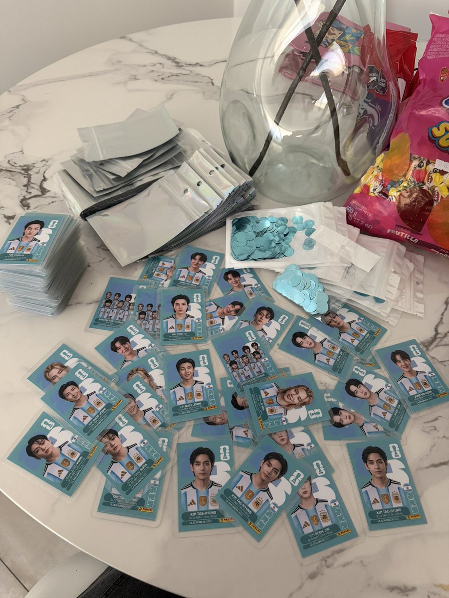 dreamrlty's tweet photo. Arrancó la operación freebies para ustedes, armys de mierda 🫡🩵 https://t.co/fNSwVZ3zWZ