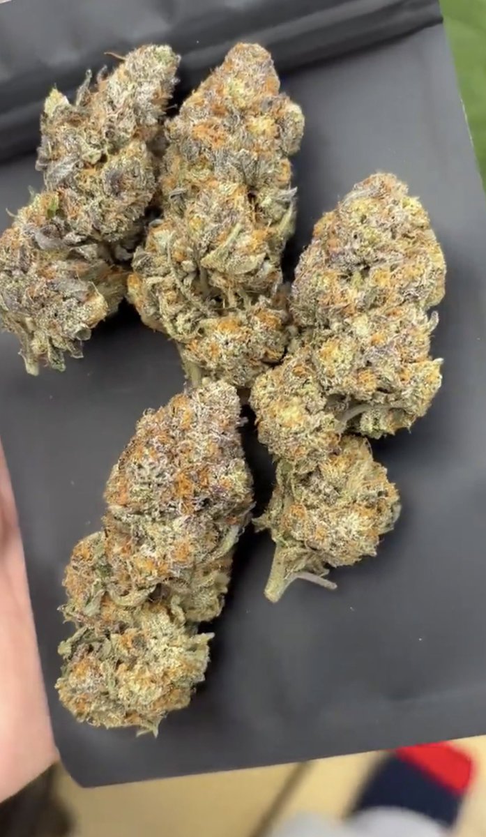 John1t28's tweet photo. Who else need weed #atl come get 
Moblie all day ⛽️🌳 https://t.co/XS4pbK6JjV