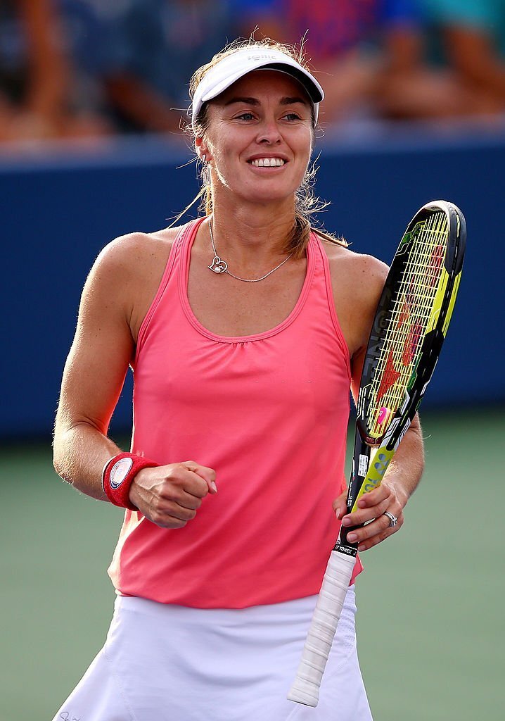 Tiempodetenis1's tweet photo. 🎂 MARTINA HINGIS CUMPLE 46 AÑOS.

​▫️ Nacionalidad: Suiza
▫️ Mejor ranking: N°1 del mundo (en singles y dobles)
▫️ Palmarés: 107 Títulos WTA (43 en singles, 64 en dobles)
▫️ Grandes logros:
— 25 títulos de Grand Slam (5 singles, 13 dobles, 7 dobles mixto)
— N°1 más joven de la historia (16 años)
— Medallista olímpica de plata (Río 2016)

​¡Happy Birthday, Martina! 🇨🇭