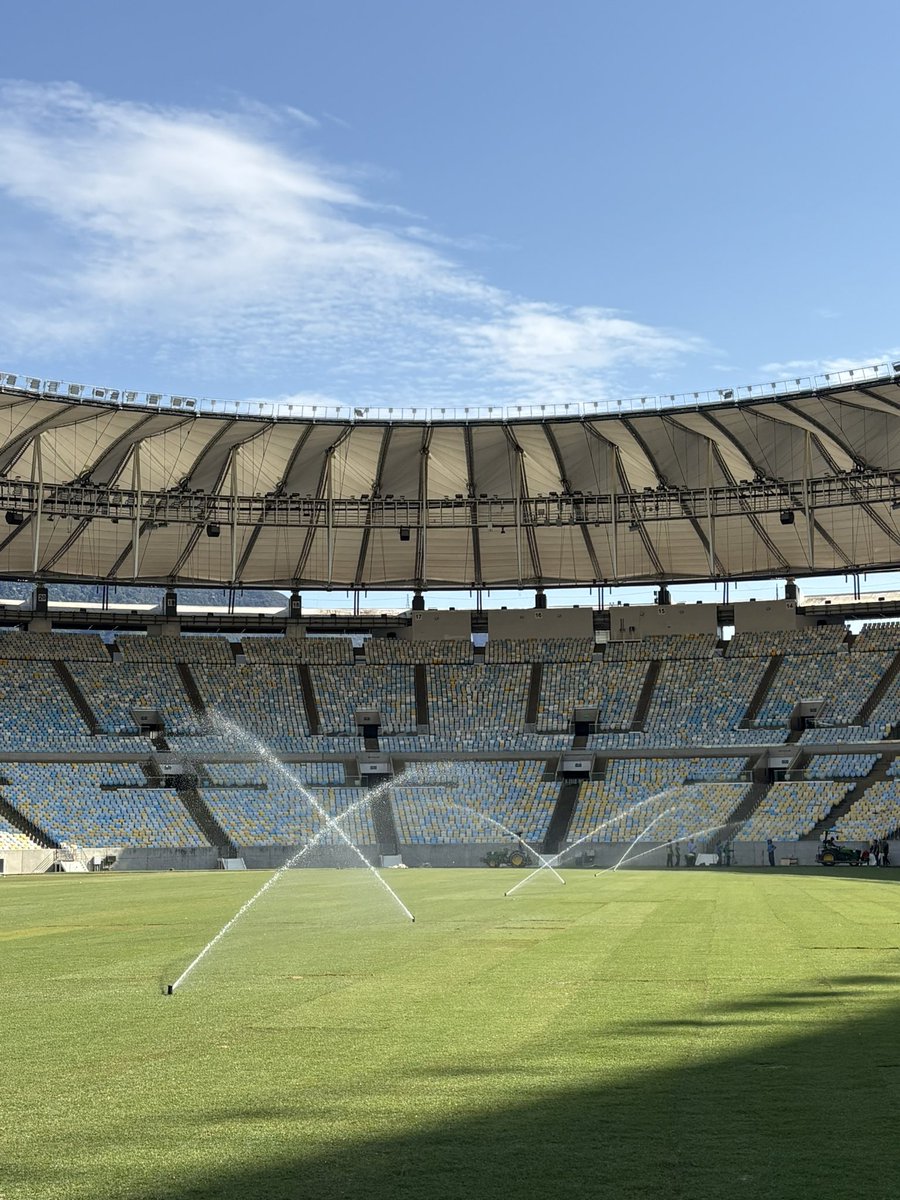 maracana's tweet photo. O trabalho segue no Maraca, e o novo gramado vai tomando forma. 🌱🏟️

📷 Victor Guida / Maracanã https://t.co/y0ZPLZYpVB