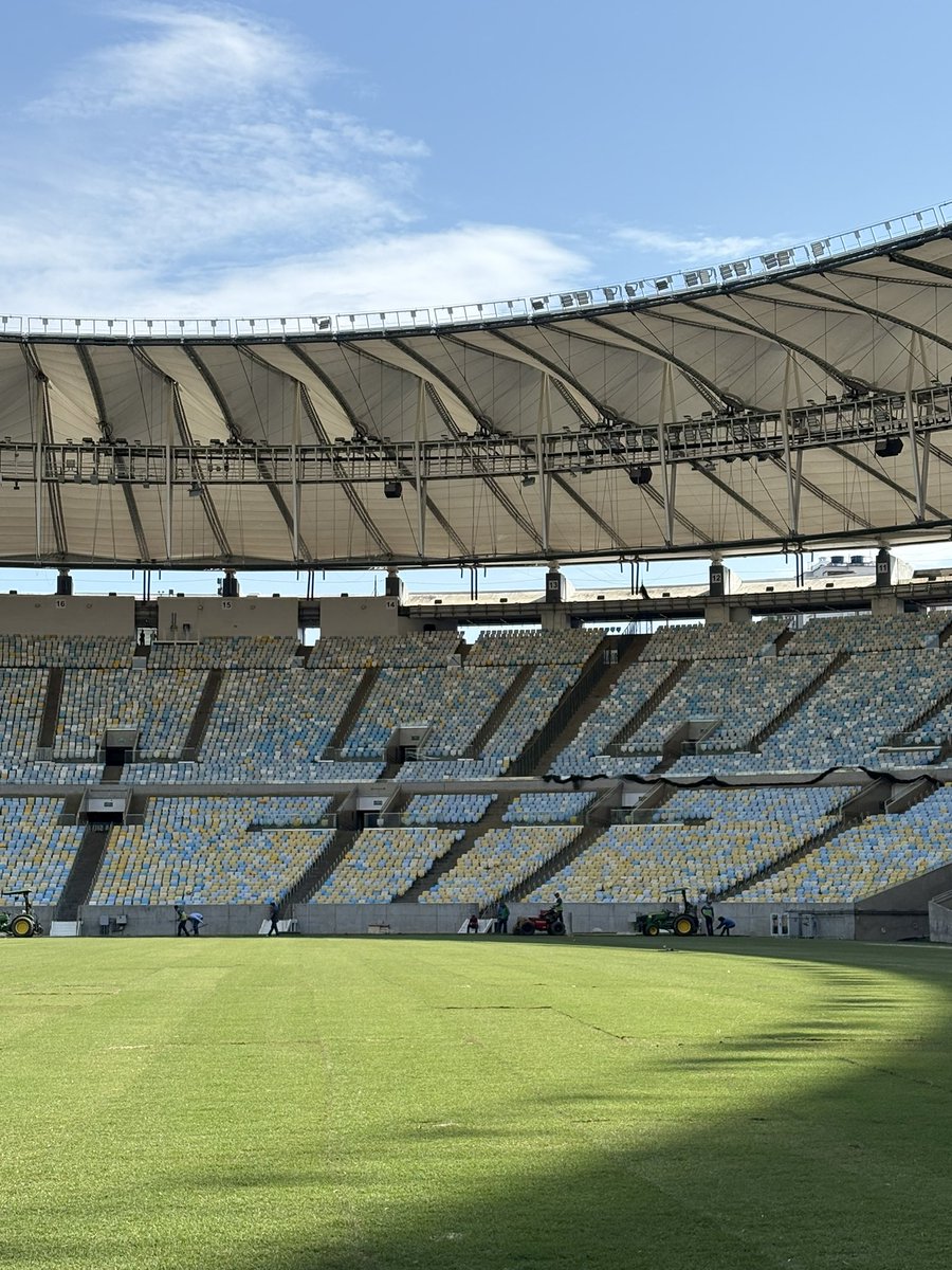 maracana's tweet photo. O trabalho segue no Maraca, e o novo gramado vai tomando forma. 🌱🏟️

📷 Victor Guida / Maracanã https://t.co/y0ZPLZYpVB