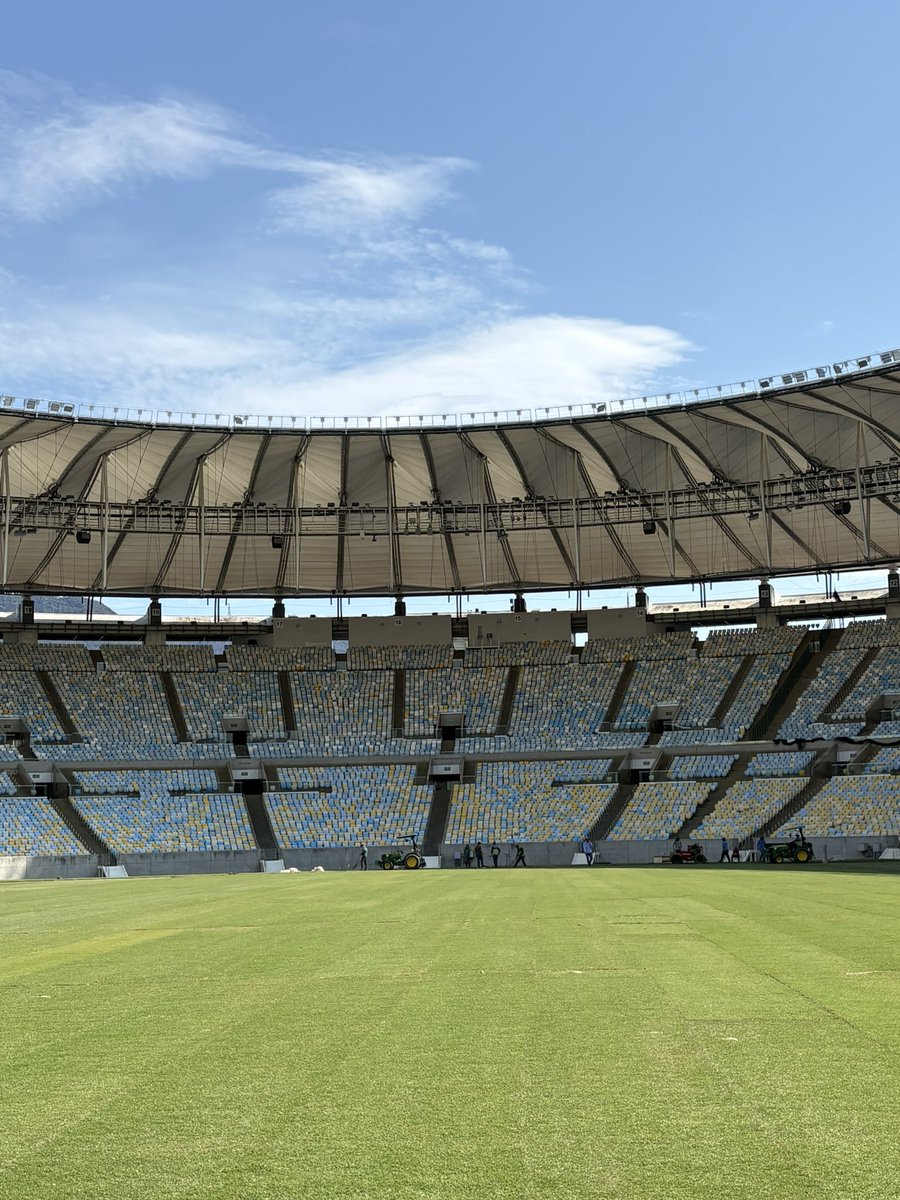 maracana's tweet photo. O trabalho segue no Maraca, e o novo gramado vai tomando forma. 🌱🏟️

📷 Victor Guida / Maracanã https://t.co/y0ZPLZYpVB