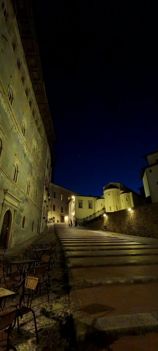 gladiatorsuit's tweet photo. fan dei mezzanottini e di #DonMatteo a rapporto (secondo giorno a Spoleto by day e by night),  ho già visto i luoghi sacri: https://t.co/tghSePgBuO