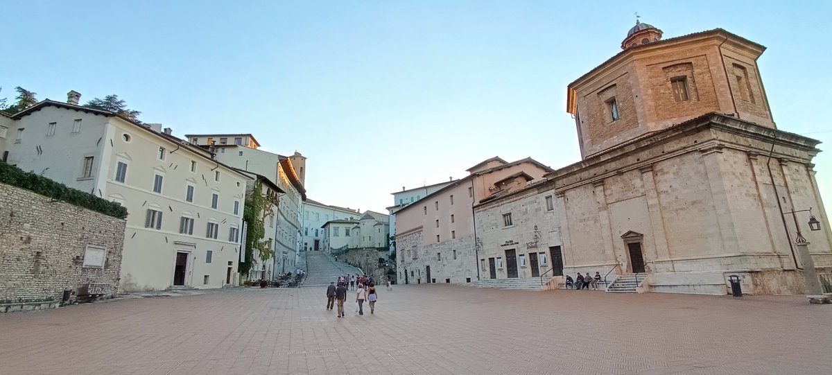 gladiatorsuit's tweet photo. fan dei mezzanottini e di #DonMatteo a rapporto (secondo giorno a Spoleto by day e by night),  ho già visto i luoghi sacri: https://t.co/tghSePgBuO