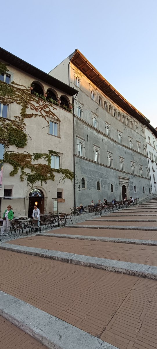 gladiatorsuit's tweet photo. fan dei mezzanottini e di #DonMatteo a rapporto (secondo giorno a Spoleto by day e by night),  ho già visto i luoghi sacri: https://t.co/tghSePgBuO