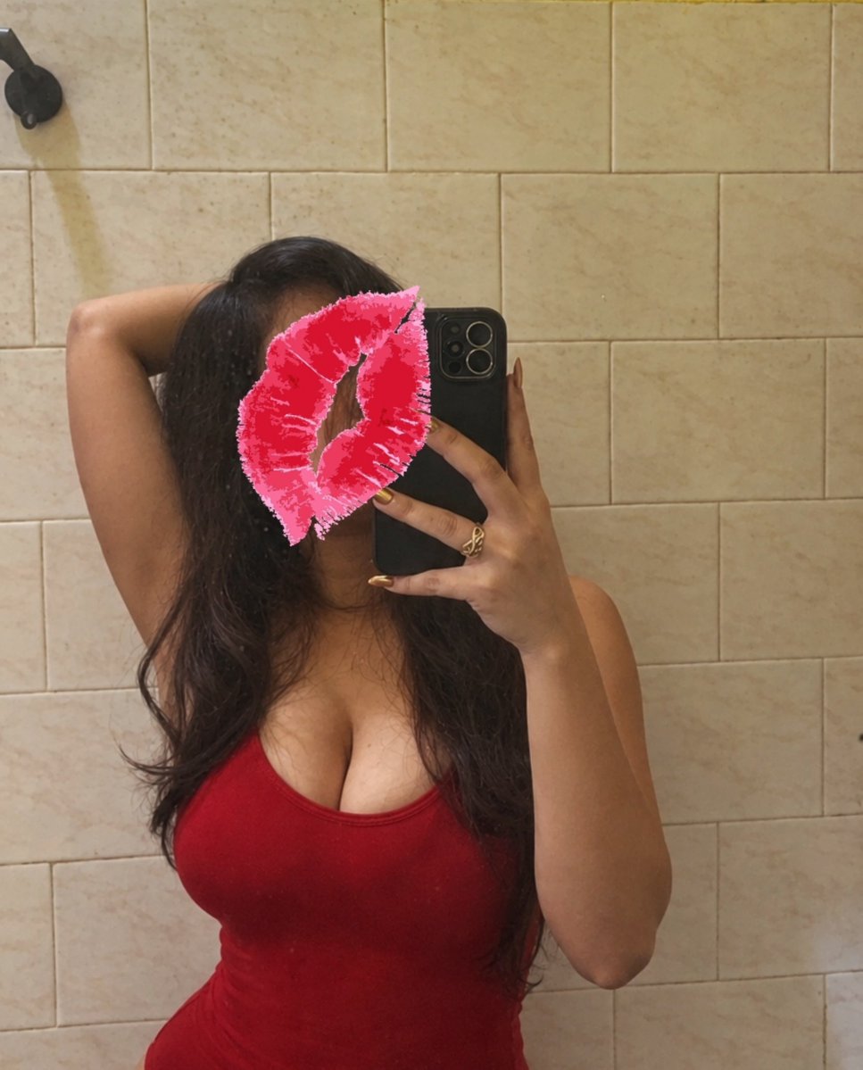 mistress_saraah's tweet photo. Tell me is the red distracting you, or am I? 🔥 https://t.co/1GPNG3WWHk