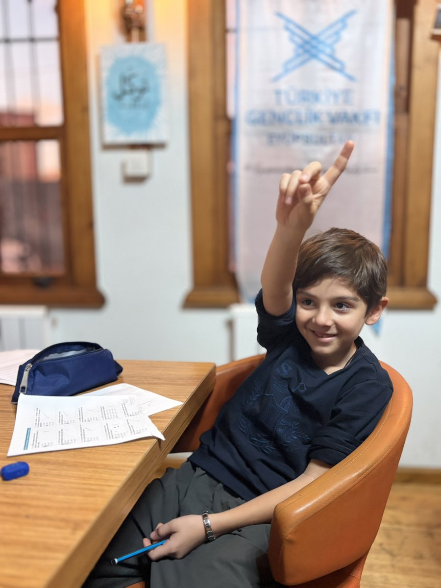 EyupsultanTUGVA's tweet photo. 📐 Sayılarla düşünüyor, çözerek öğreniyoruz! ✏️

Matematik derslerimizde öğrencilerimiz; dikkatlerini, problem çözme becerilerini ve analitik düşünme yeteneklerini geliştirirken öğrendiklerini bol bol pratikle pekiştiriyor. 🌟

#EyüpsultanınGençMuhafızları https://t.co/9BCoA2XgmW