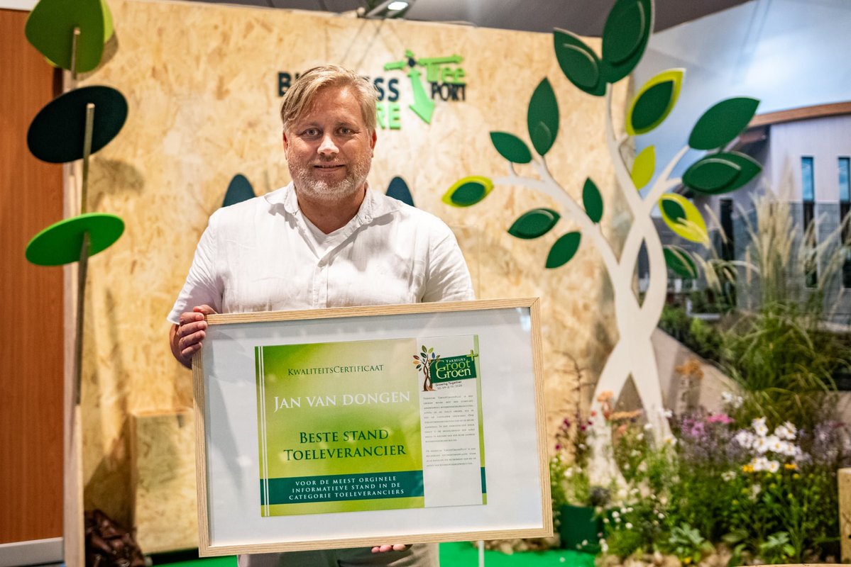 grootgroenplus's tweet photo. En de winnaars zijn... 🎉 Gefeliciteerd!  Jac Lodders:  - Boomkwekerij Damen R034  Jan van Dongen: - BCT ROOTZ B078  Zunderts Groen Imago Prijs  - Hergo Boomkwekerij BV B084  #grootgroenplus #growingtogether https://t.co/68sHLniqFU