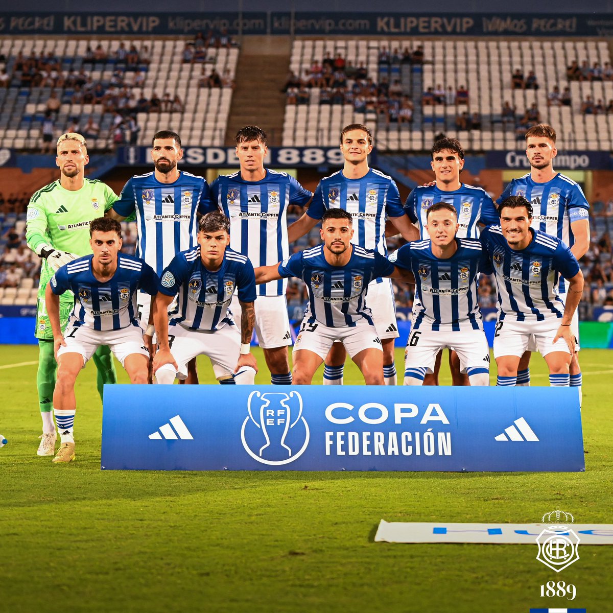 recreoficial's tweet photo. 📸 Aquí estamos los 1️⃣1️⃣ del #Decano
🤍💙 #RecreConil 🟡🔵 https://t.co/0Os0XxdSvV