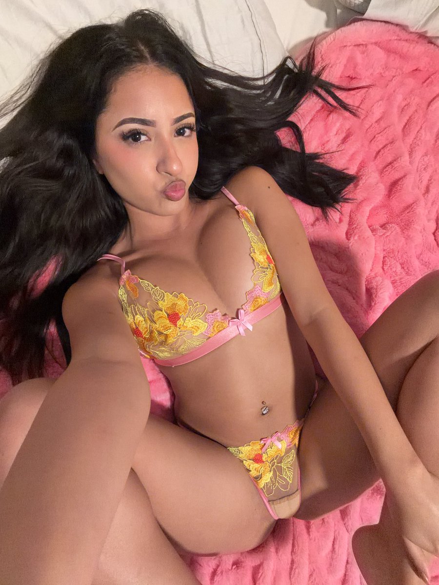 jackyalvvarez's tweet photo. does this fit too tight..? https://t.co/P8exqW4iQn