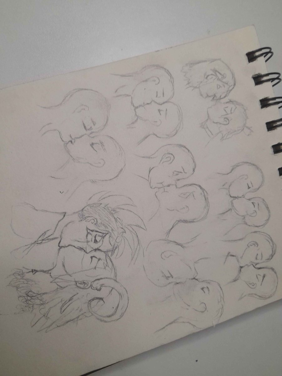 Ticus_Internet's tweet photo. Sometime I have to confront myself with my problems...
Face are hard to draw for everyone, but when you can't remember them, it's even harder TT

Anyway... I'll do some ink training over those doodles and see how it goes. That's so small... https://t.co/kVougD8sRr