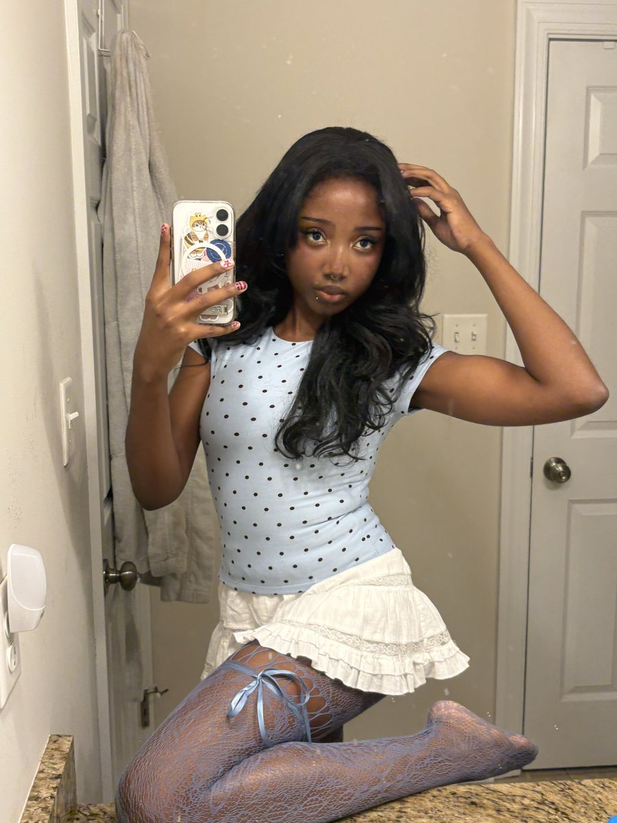 paidenby's tweet photo. got some new tights 🪽 https://t.co/jWoIEZwBYI