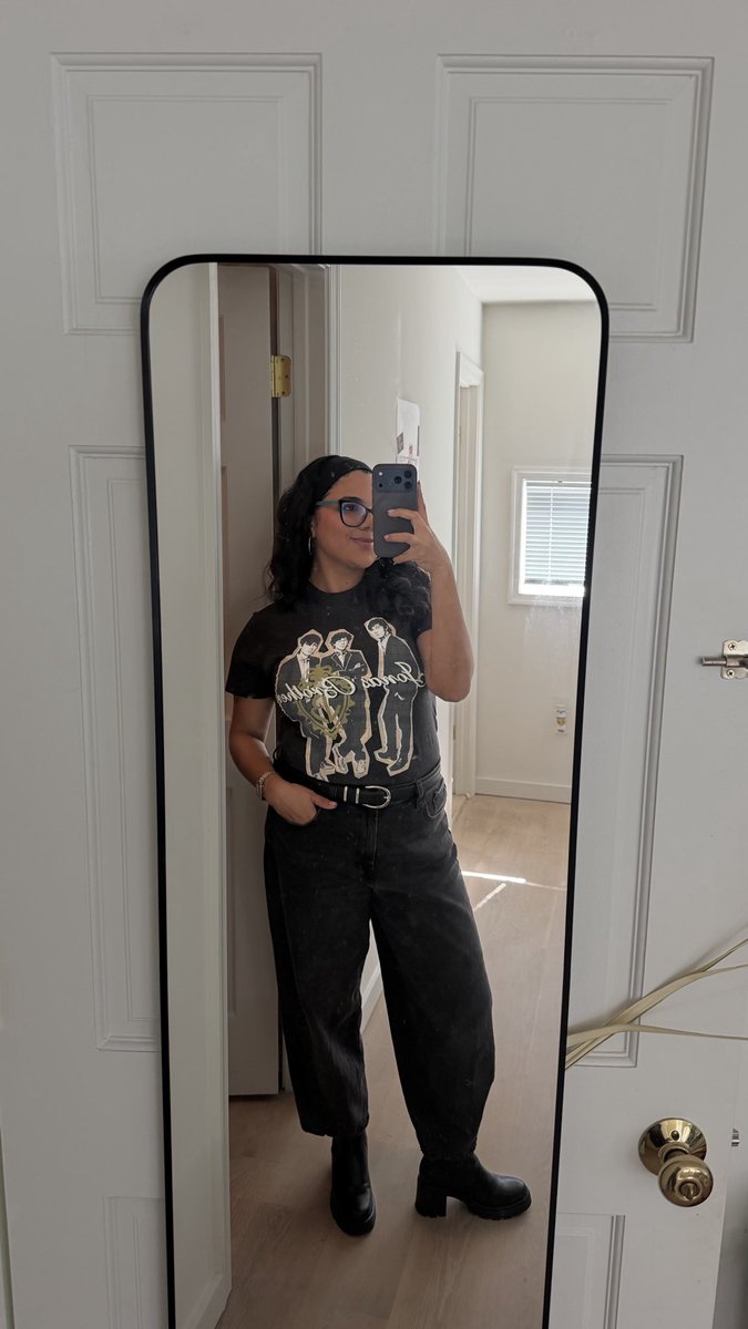 MilagrosZuazo's tweet photo. More than ready for the @jonasbrothers show tonight in D.C. @CapitalOneArena ! Best way to close my birthday month ❤️🔥🎂 @JONASCON2025 #JonasBrothers #jonastour #peruinthehouse #jonasindc #jonasfans https://t.co/ksBLHyHbth